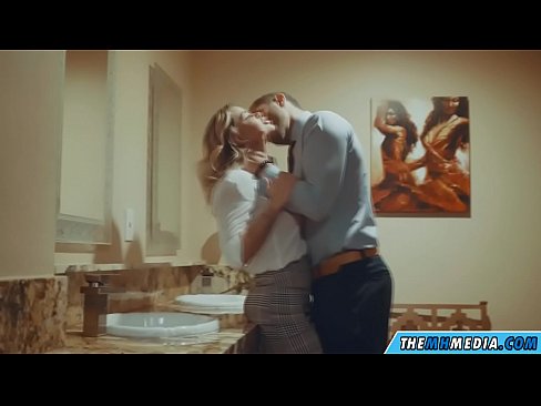 ❤️ وقتی یک بلوند بی تنه شما را در یک دستشویی عمومی اغوا می کند ❤❌ فیلم لعنتی  در fa.kanalmoscow.ru ❌️